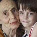 Στα 71 της χρόνια ζει με τη μόλις 5 ετών κόρη της