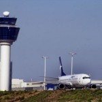 Η ταλαιπωρία καλά κρατεί στο αεροδρόμιο λόγω της ηφαιστειακής τέφρας 