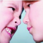 antizilia_aderfia_large Λύσεις διαπαιδαγώγησης για την αποφυγή της αντιζηλίας ανάμεσα στα αδέρφια