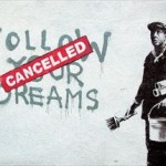 «Ακυρώθηκαν» έχει γράψει πάνω από το «Ακολούθησε τα όνειρά σου» 