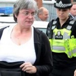 diki_gataki_large Σε δίκη οδηγείται η 45χρονη που πέταξε ζωντανό γατάκι σε κάδο