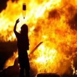 Ταραχές με τραυματίες αστυνομικούς στη Βόρειο Ιρλανδία