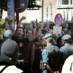 Κατεβάζει τα όπλα η ΕΤΑ