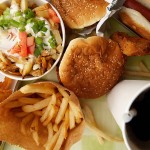 Τα φαστ φουντ θα έπρεπε να προσφέρουν και φαρμάκα κατά της χοληστερίνης