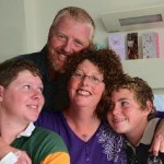 Φόρτιζε την καρδιά της από τον αναπτήρα του αυτοκινήτου της