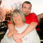 Eκτός από ερωτευμένοι, περιμένουν και παιδί ο εγγονός και η γιαγιά του