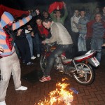 Κάψιμο Αλβανικής σημαίας από Σέρβους χούλιγκαν