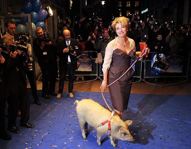 magkalitza_inside Η Emma Thompson στην πρεμιέρα της νέας της ταινίας να κρατάει ένα Μαγκαλίτζα
