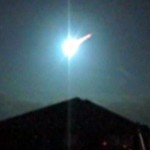 meteorites_small Ισχυρίζεται ότι δέχεται επιθέσεις από εξωγήινους