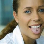 Το σκουλαρίκι στη γλώσσα… βλάπτει τα δόντια!