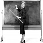 Μοίρασε κατά λάθος πορνό DVD σε μαθητή της