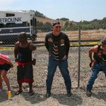 Κατέβασαν τα παντελόνια τους στο διερχόμενο τραίνο