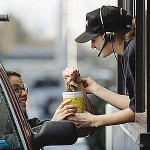 Ώρα Γέλιου: γυναίκα φρικάρει σε drive thru των McDonalds 