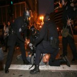 usa_riots_small Περίπου χίλιοι άνθρωποι συγκεντρώθηκαν για να διαμαρτυρηθούν στο κέντρο της πόλης, επικρίνοντας την απόφαση