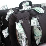 Χάρισε βαλίτσα που είχε μέσα $100000