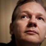 Ελεύθερος με εγγύηση αφέθηκε ο Τζούλιαν Άσαντζ