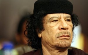 Ο Καντάφι εξοπλίζει εγκληματίες