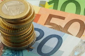 Διά νόμου ο καθορισμός των κατώτατων μισθών στον ιδιωτικό τομέα
