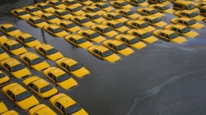 Το χτύπημα της Σάντι στο Μανχάταν σε 2 λεπτά (βίντεο)