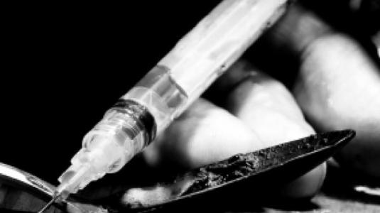 O νόμος περί ναρκωτικών δεν χτυπά την παράνομη εμπορία