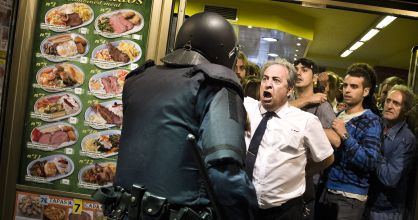 Ο ιδιοκτήτης μπαρ που προστάτευσε διαδηλωτές