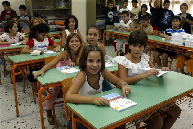 225 προσλήψεις δασκάλων και καθηγητών εφέτος στα σχολεία