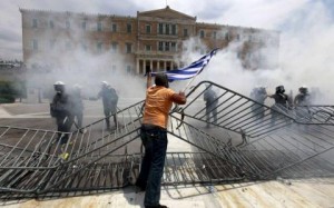 Στα όρια της κοινωνικής έκρηξης η Ελλάδα