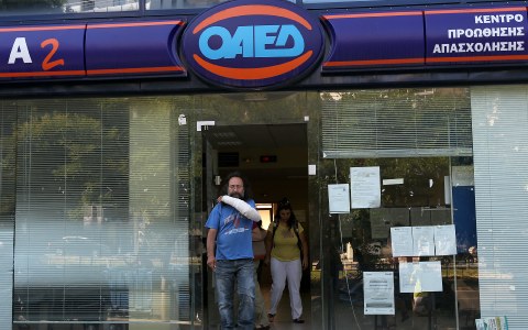 Κούρεμα στα εποχικά επιδόματα ανεργίας