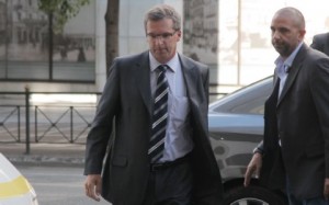 Η τρόικα πιέζει για μείωση αποζημιώσεων και εξαήμερη εργασία