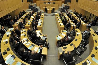 Τα τρία βασικά νομοσχέδια για τη διάσωση της κυπριακής οικονομίας