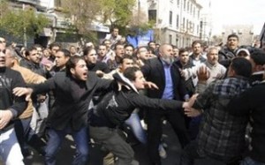 Έφτασαν τους 453 οι νεκροί στη Συρία