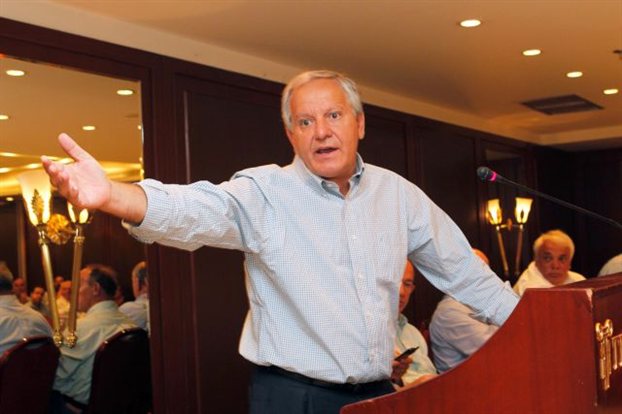 Κατεβάζουν τα ρολά οι δήμοι σε όλη την Ελλάδα