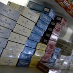 Αρση των περιορισμών για τους καπνοπώλες