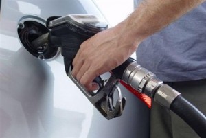 Στα 2 ευρώ το λίτρο σκαρφαλώνει η αμόλυβδη βενζίνη