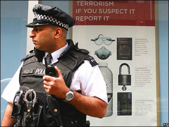 Επτά ύποπτοι για τρομοκρατία συνελήφθησαν στηv Αγγλία