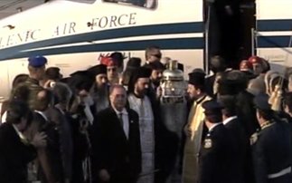 Έφτασε το Άγιο Φως στην Αθήνα