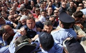 Στα πρόθυρα λαϊκής εξέγερσης η Αλβανία