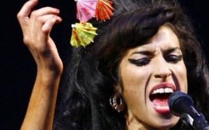 Να επιστραφεί ολόκληρο το αντίτιμο για τη συναυλία της Amy Winehouse