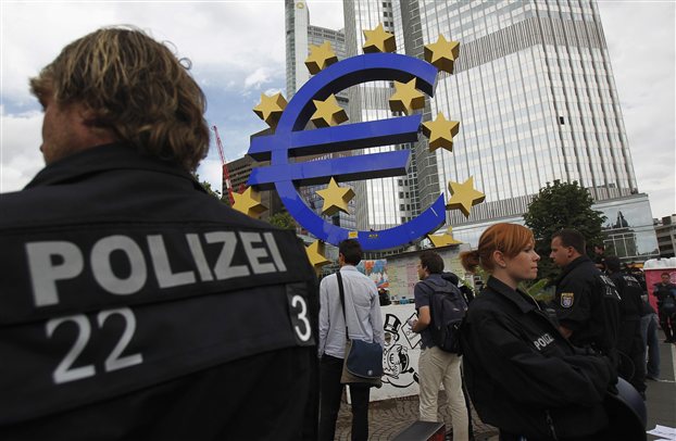 Υφεσιακές προβλέψεις της ΕΚΤ