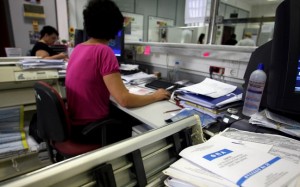 Παγώνουν οι μειώσεις στο ενιαίο μισθολόγιο