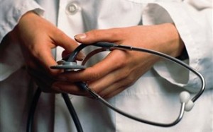 Κομπίνα από γιατρό του ΙΚΑ και φαρμακοποιό