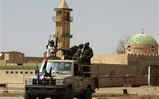 Μαίνονται οι μάχες παρά τις διαβεβαιώσεις Καντάφι