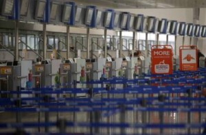 Λιγότερος κόσμος στο αεροδρόμιο της Αθήνας το 2010