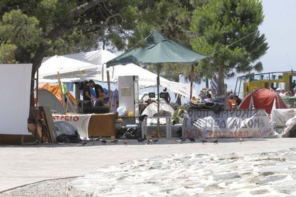 Απομάκρυνση σκηνών και στο Λευκό Πύργο