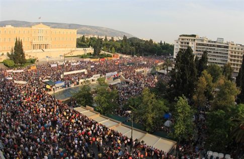 Ραντεβού με τους Αγανακτισμένους η Αριάν Μνουσκίν