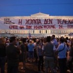 Μπροστά από τη Βουλή για 30η μέρα