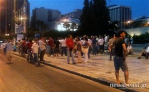 Αποφασισμένοι να παραμείνουν στην πλατεία οι «Αγανακτισμένοι»