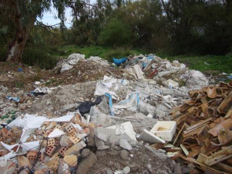 Σκουπίδα στις όχθες του Αλφειού