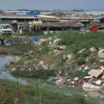 Εθελοντές περιφρουρούν τον Αλιάκμονα