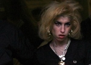Η «αυτοκαταστροφική» Amy Winehouse